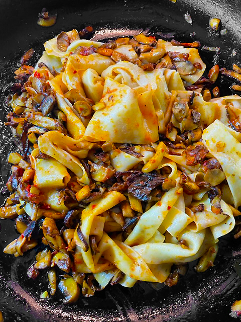 papperdelle mushrooms cooking - robs little kitchen